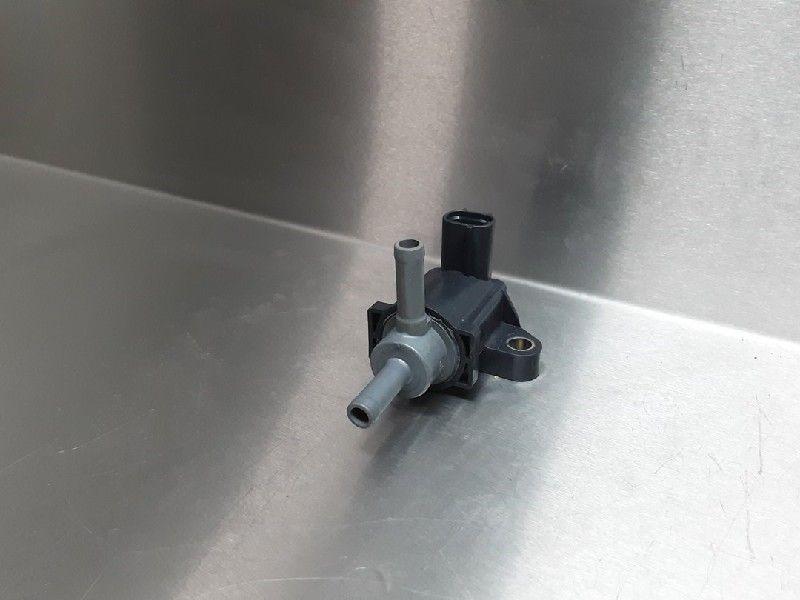 VACUUM VALVE Toyota Aygo (B10) (|90910WC001|), Utilisé, Toyota