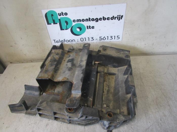 Boîtier de batterie d'un Renault Laguna (Laguna 01-), Renault, -, 3 mois de garantie, Utilisé