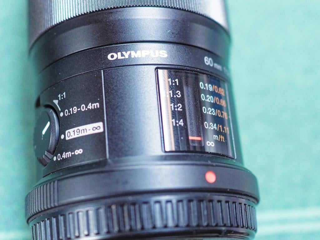 Objectif macro Olympus M Zuiko 60 mm f/2.8 (mft m43), TV, Hi-fi & Vidéo, Appareils photo numériques, Envoi, Comme neuf, Compact