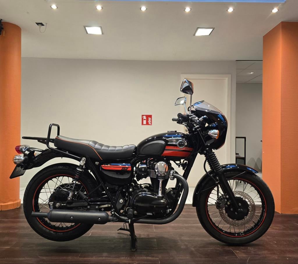 Kawasaki W800 Cafe Racer ** 2014 ** 15.829 km ** Garantie