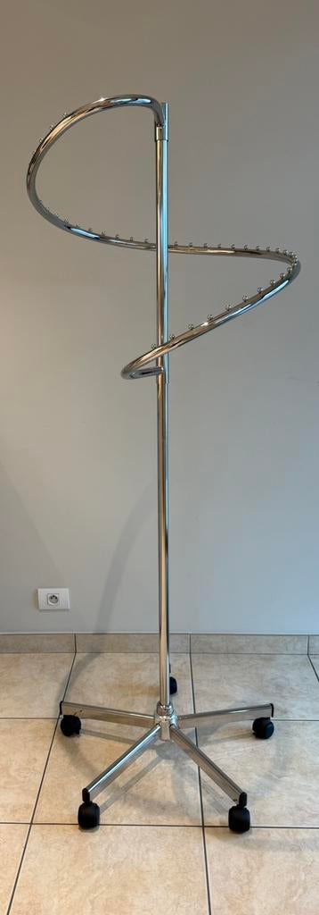 Kledingrek winkelrek spiraalrek op wieltjes, Ophalen, Zo goed als nieuw