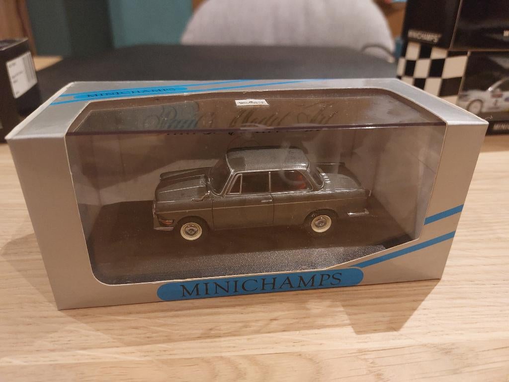 Minichamps BMW 700 LS 1962-65 met grey 1/43, Hobby en Vrije tijd, Ophalen of Verzenden, Nieuw, Auto, MiniChamps