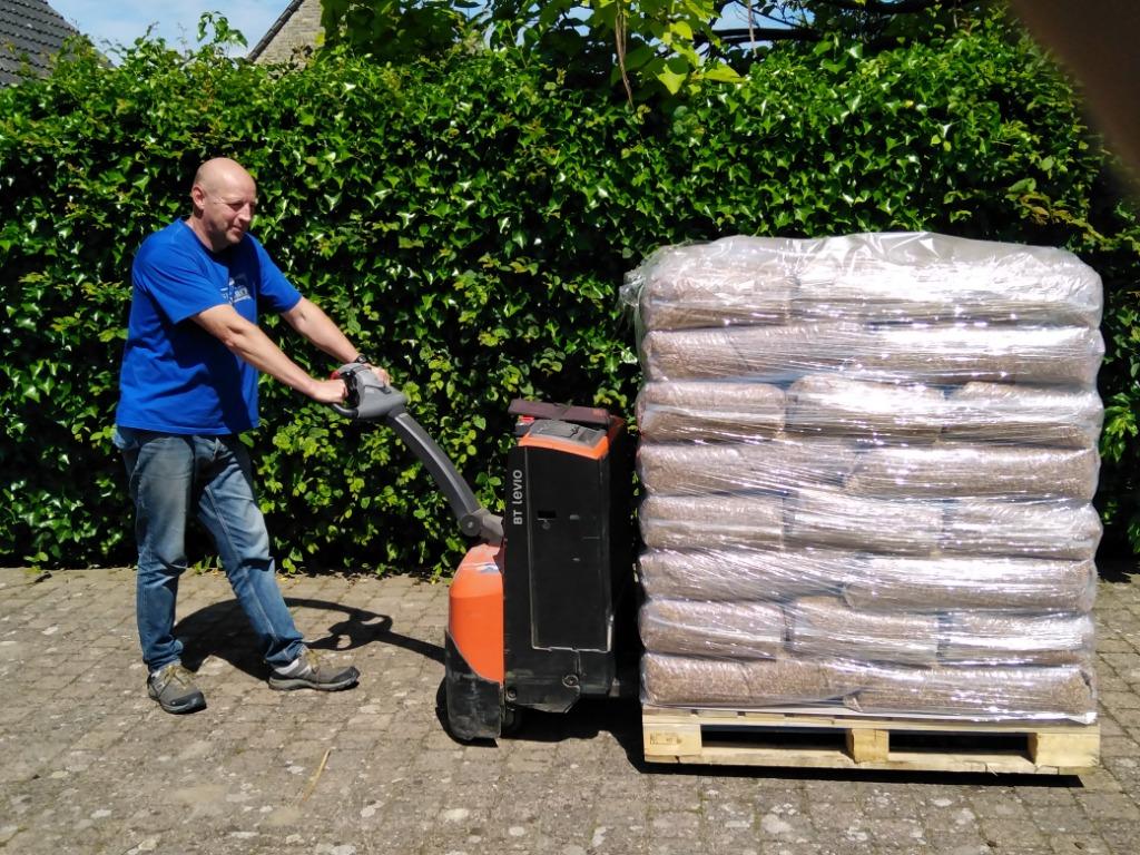 15 L koivoer met 40% proteïne., Karper of Koi