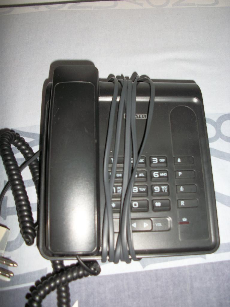 4 verschillende telefoon toestellen met druktoetsen, Telecommunicatie, Ophalen, Gebruikt