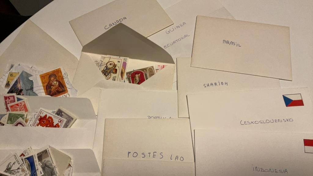 Postzegels, Verzenden