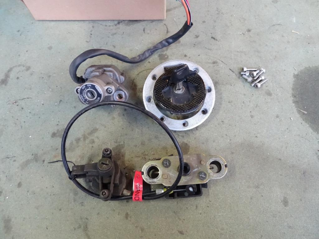 suzuki bandit 1200 sleutelset contactslot tankdop zadel slot, Ophalen of Verzenden, Gebruikt