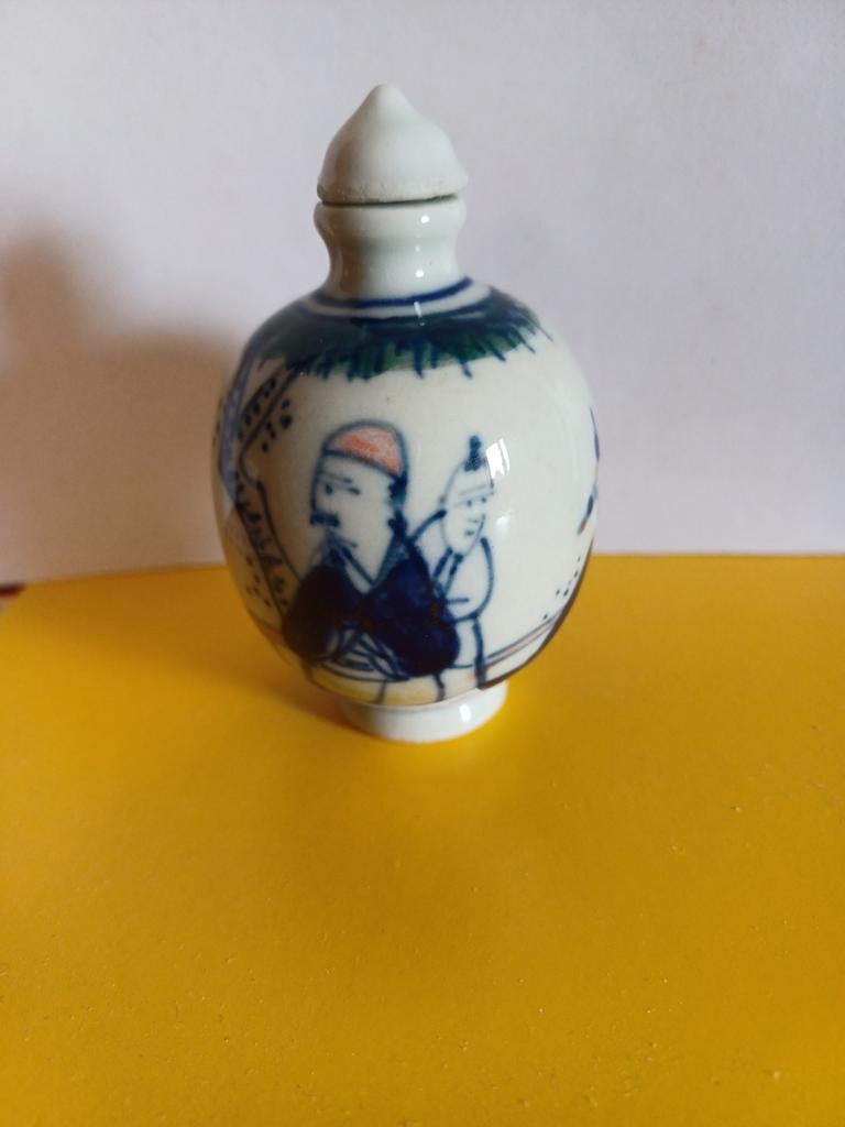 Chinees snuff bottle ., Ophalen