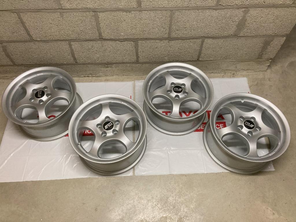 15 inch BORBET velgen + 17 inch stalen velgen Toyota, Autos : Pièces & Accessoires, Pneus & Jantes, Neuf, 15 pouces, Autre, Enlèvement