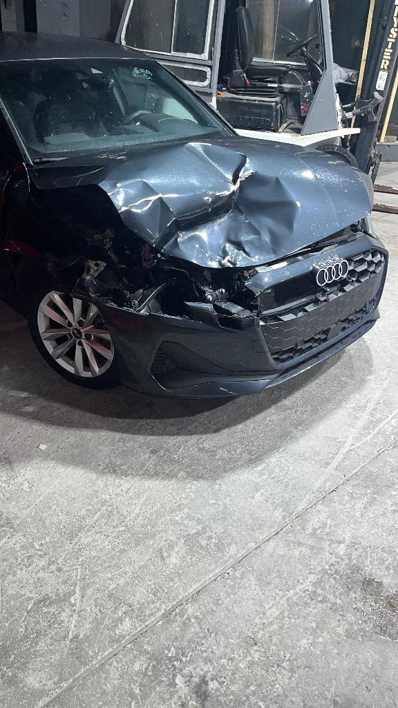 Audi a3 bouwjaar vanaf 2021 enkel voor onderdelen, Auto diversen, Ongevalwagen, Overige kleuren, 1500 cc, Audi, Benzine