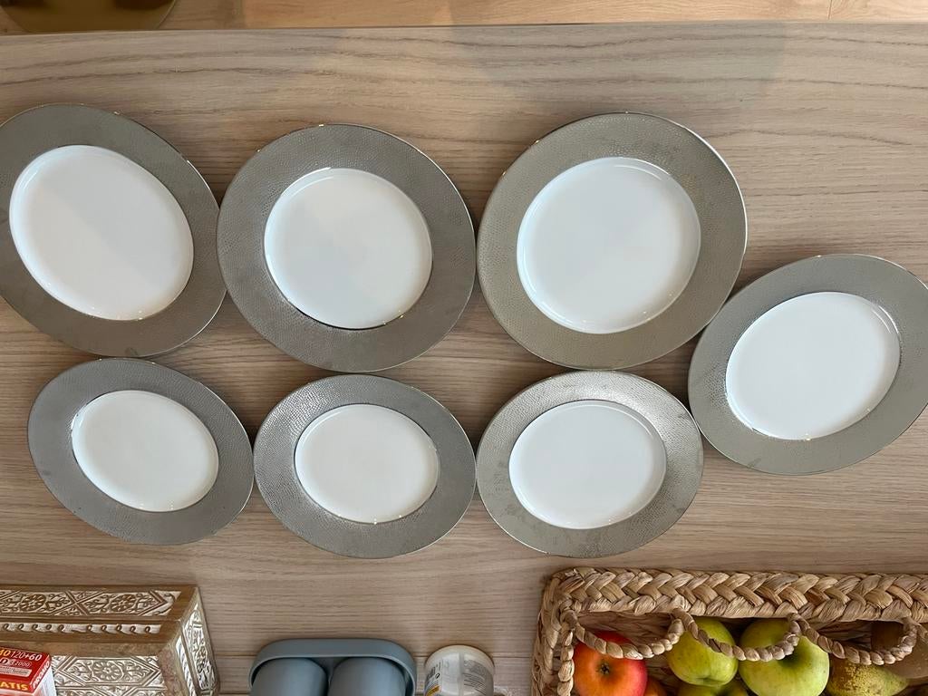 7 petites assiettes à dessert argentées, Maison & Meubles, Enlèvement
