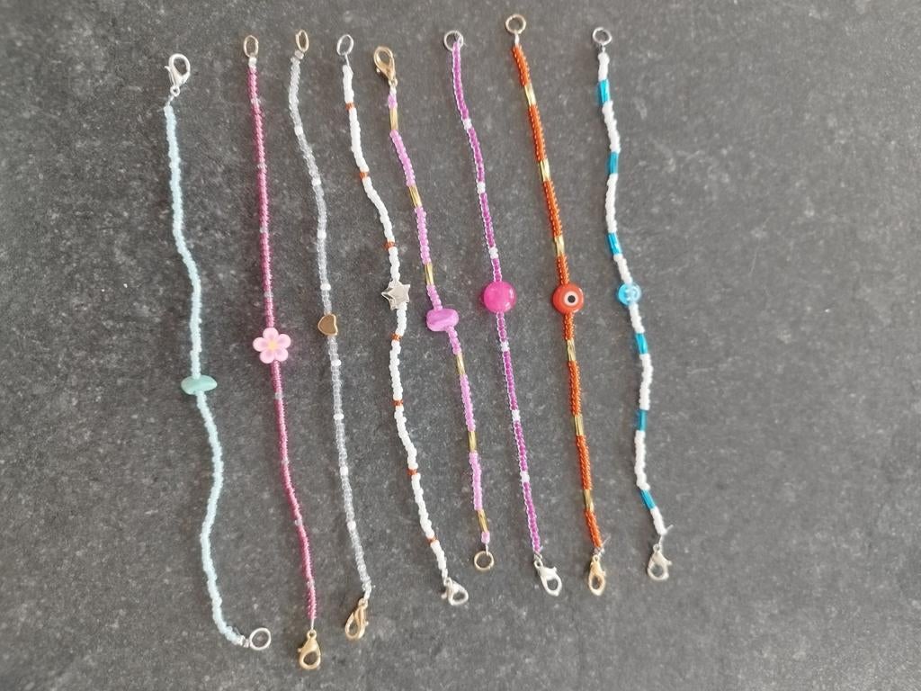 Armbandjes met de hand gemaakt. Te koop per stuk, Enlèvement ou Envoi, Comme neuf