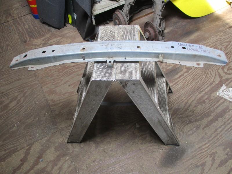 RENFORT PARE CHOC AVANT (TRAVERSE) Opel Vectra B (38), Utilisé, Opel