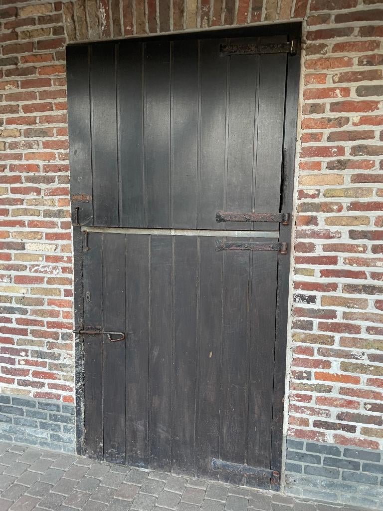 3 Staldeuren, Stalling