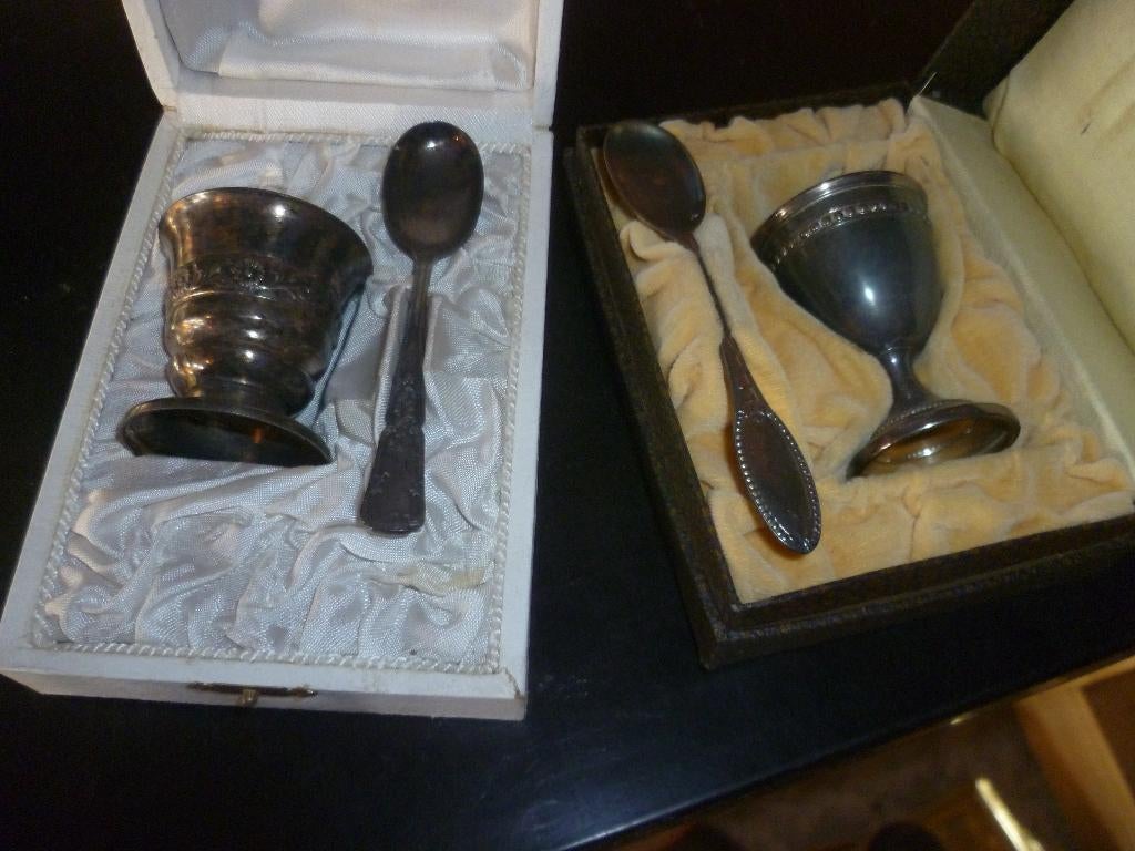 2 SETS VERZIVER EIERDOP+LEPELTJE, Ophalen