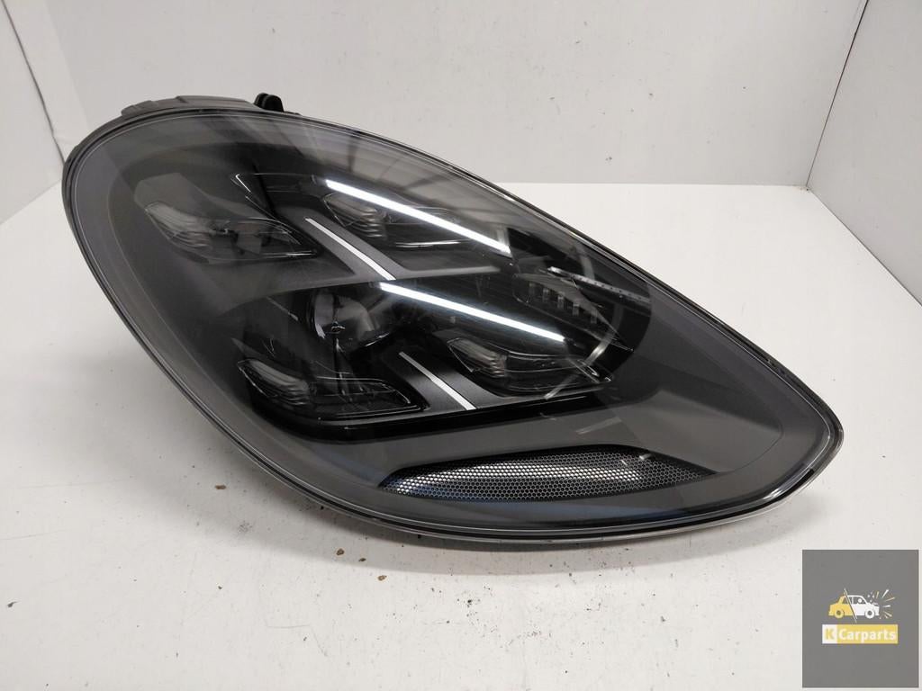 973.941.040, Phare avant droit Full LED pour Porsche Panamer, Porscheplatz 1
70435  Stuttgart, DE, Porsche, Info@porsche.de, Utilisé