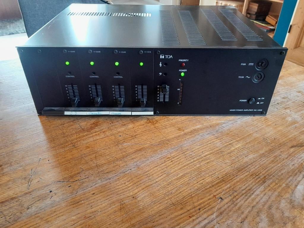 Mixer Power amplifier Toa, Overige merken, Ophalen of Verzenden, Zo goed als nieuw, 60 tot 120 watt