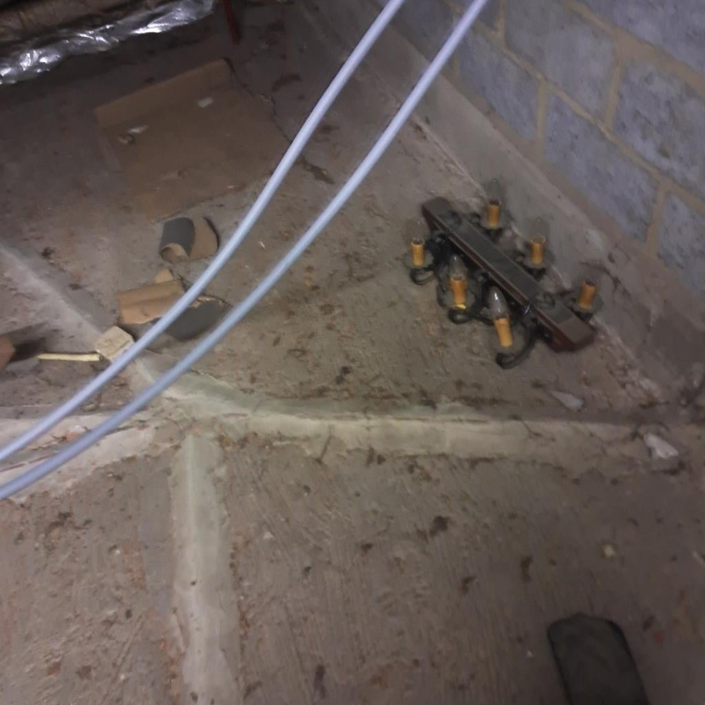 Oude lamp, Enlèvement