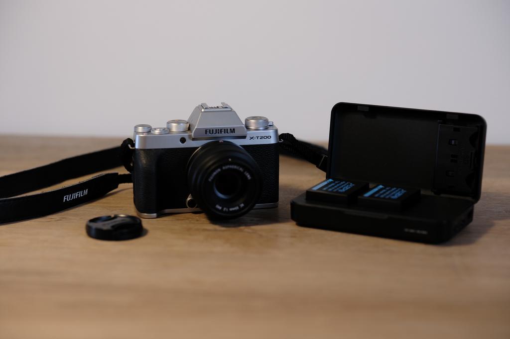 Fujifilm X-T200 + 35mm f/2 + 2 batteries – Très bon état, Enlèvement, Comme neuf, Compact, Fuji