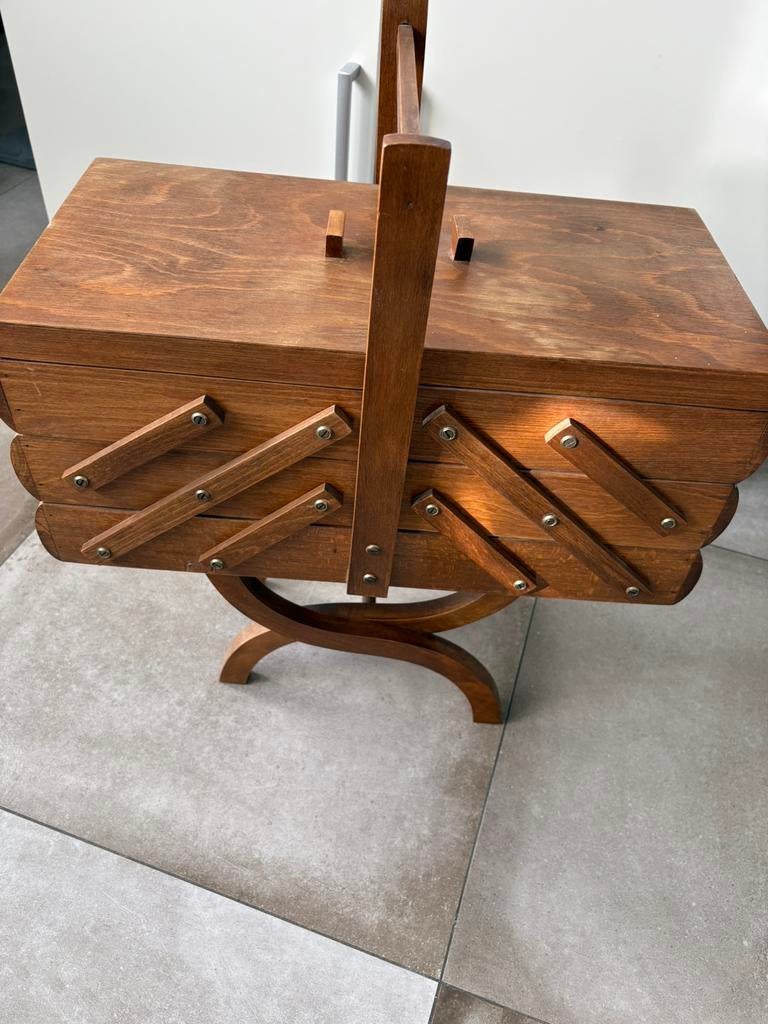 Oude naaidoos en accessoires (50/26/58 cm), Ophalen, Gebruikt