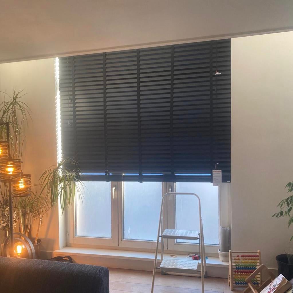 Zwarte houten jaloezie, Ophalen, Zo goed als nieuw