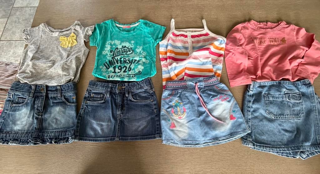 8 st Mooie nieuwe en nieuwstaat setjes (98), Ophalen, Zo goed als nieuw, Overige maten