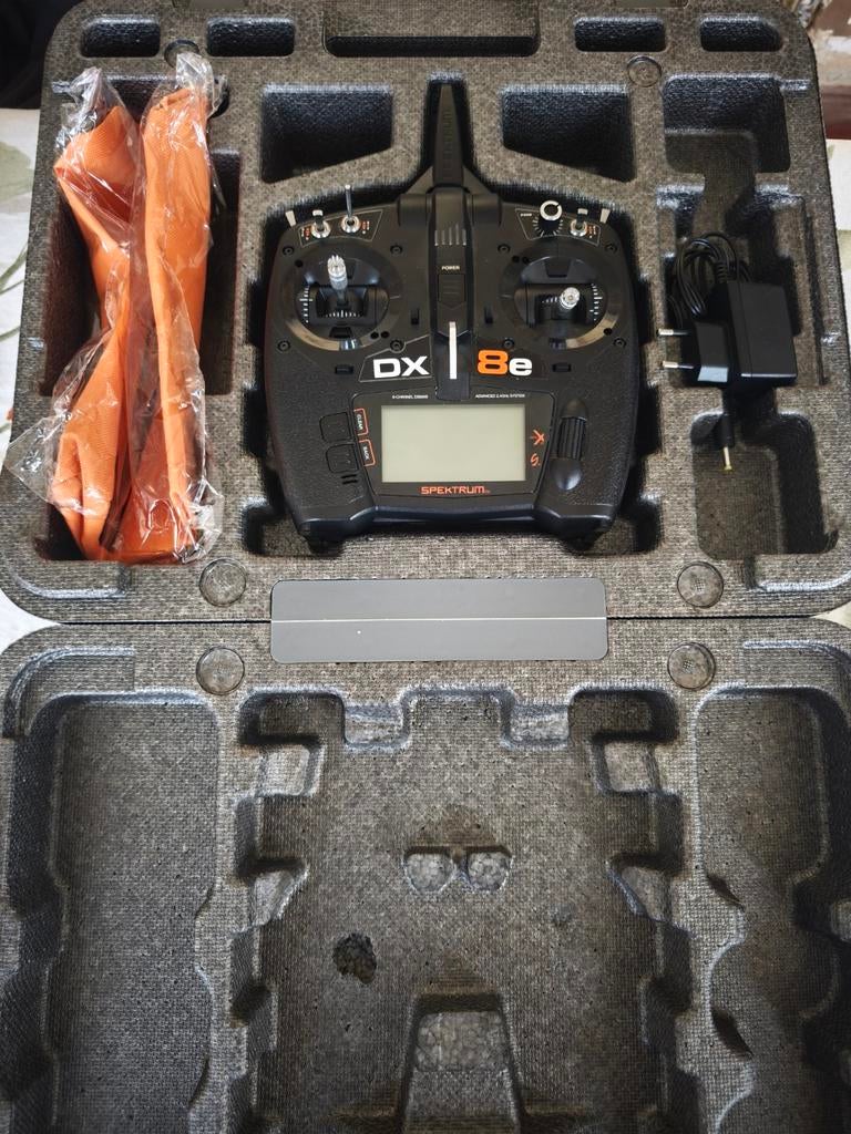 Spektrum dx8e avec sa valise 250€, Enlèvement