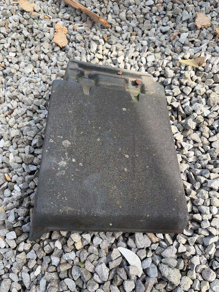 Tuile plate huguenot fenal  noir, Bricolage & Construction, Tuiles & Revêtements de toit, Tuiles, Enlèvement, Utilisé, Autres matériaux