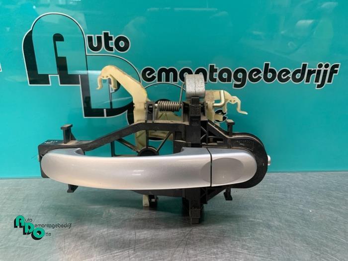 Poignée porte coulissante gauche d'un Volkswagen Caddy (Cad, Volkswagen, -, 3 mois de garantie, Utilisé