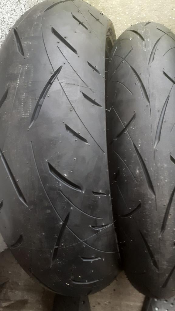 120/70/17 et 180/55/17 dunlop, Motos, Envoi, Neuf