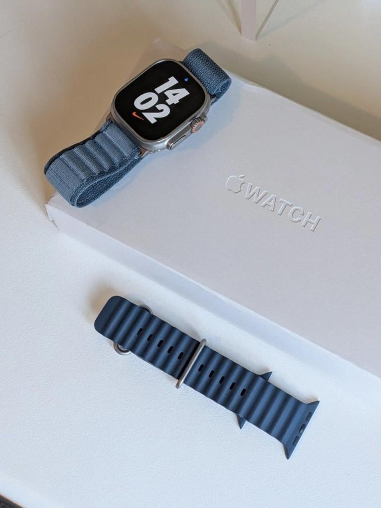 Apple Watch Ultra 3 49 mm natuurlijk titanium, Handtassen en Accessoires, Smartwatches, Ophalen of Verzenden, Zo goed als nieuw