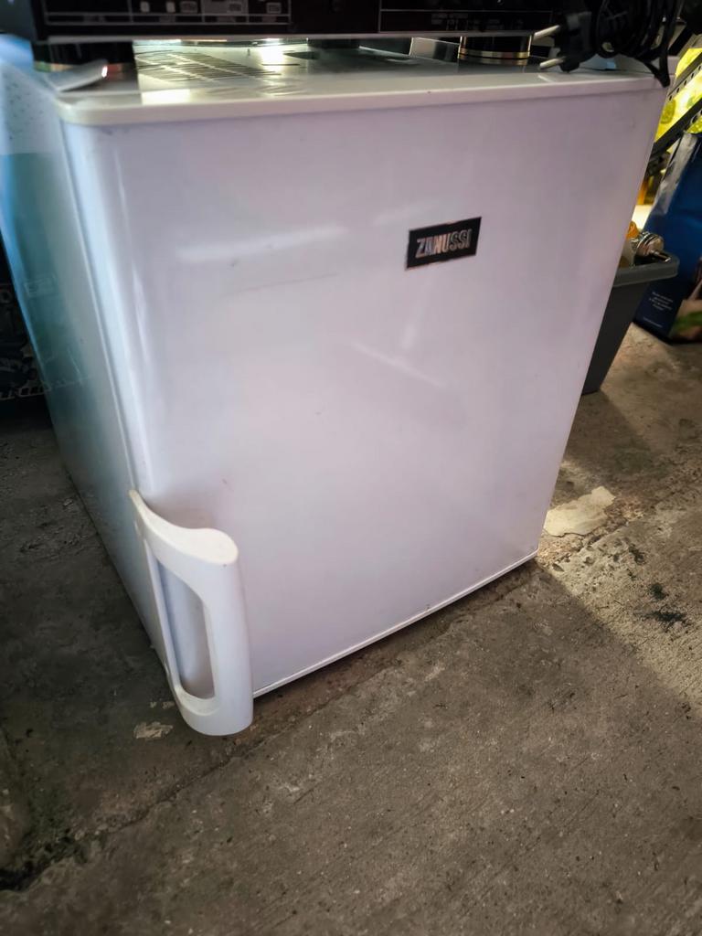 Mini congélateur.zanussi 50€, Elektronische apparatuur, Koelkasten en IJskasten, Ophalen, Zo goed als nieuw