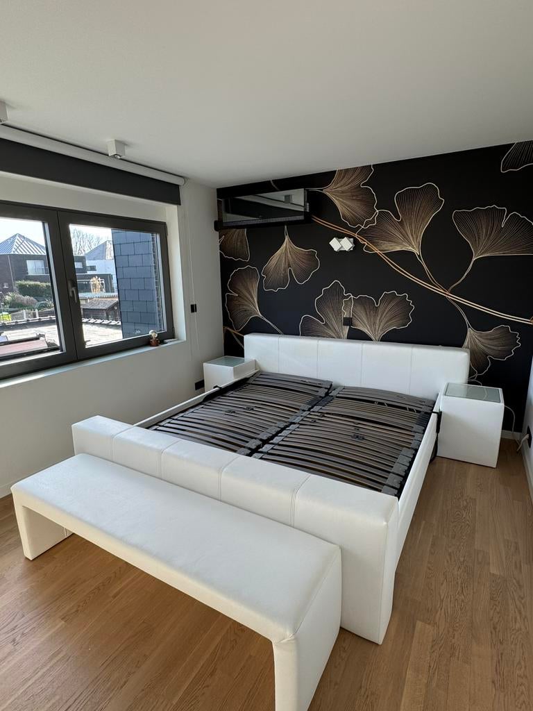 Cadre de lit aspect cuir blanc, Enlèvement, Blanc