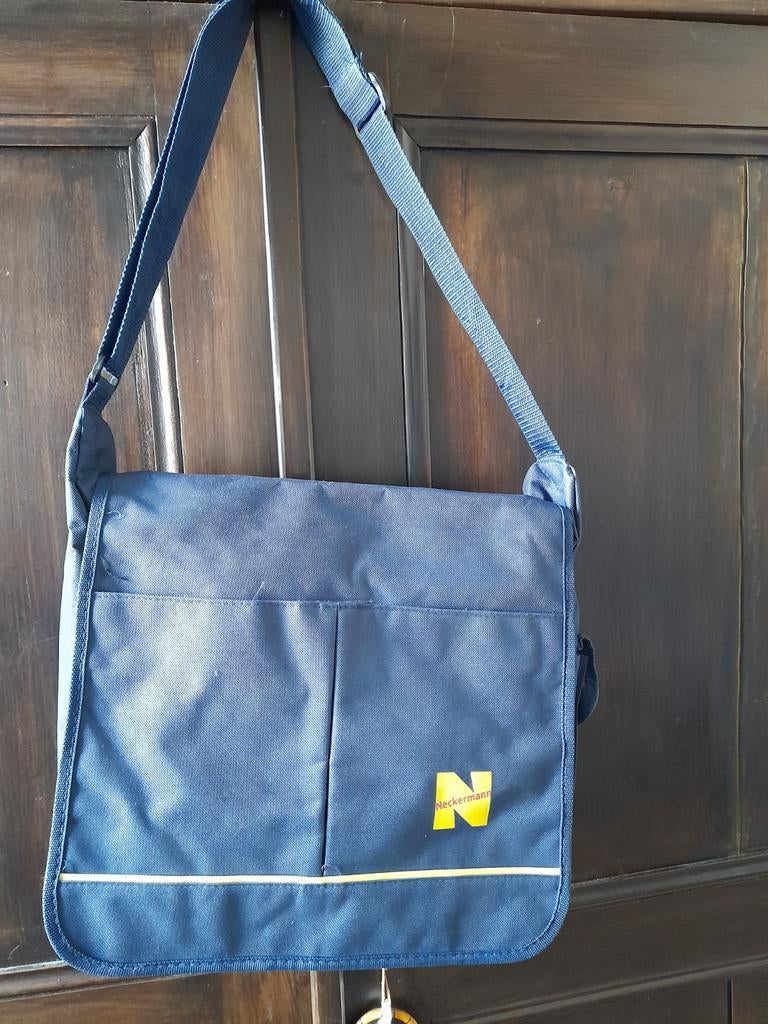 NIEUW Neckermann blauwe schoudertas +/- 33 x 33 x 10, Computers en Software, Laptoptassen, Nieuw, Schoudertas, Ophalen of Verzenden