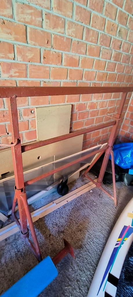 Metalen schragen - 2 gebruikt - 2 als nieuw - 35€/stuk, Doe-het-zelf en Bouw, Ophalen, Zo goed als nieuw