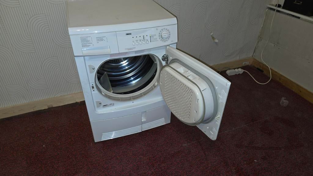 De Zanussi-droger heeft een perfect condenserend vermogen va