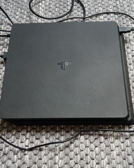 PS4 Slim 1 Terabyte, Comme neuf, Avec 3 manettes ou plus, Enlèvement, 1 TB