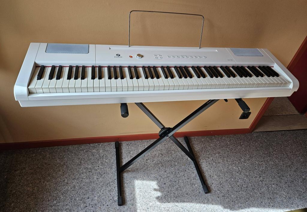 Digitale piano (FPS-500) met onderstel, Muziek en Instrumenten, Ophalen, Wit, Digitaal, Zo goed als nieuw