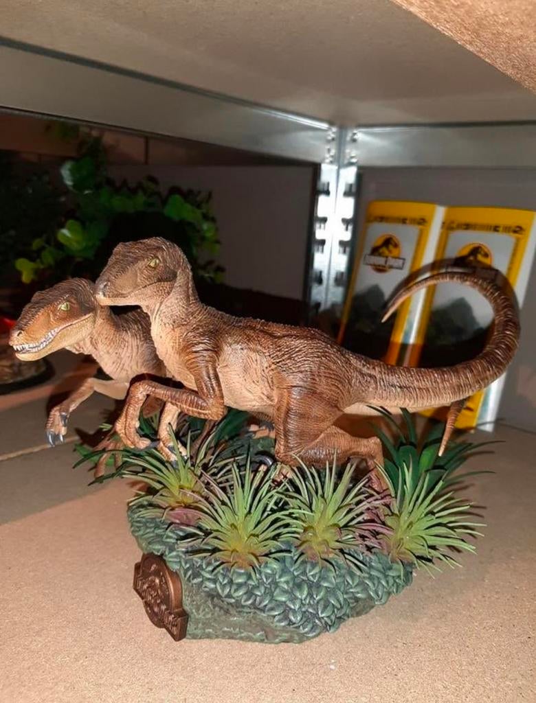 Iron studios jurassic: just the two raptors, Ophalen