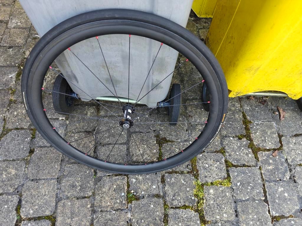 Mooi ffwd dt Swiss full Carbon voorwiel met nieuwe tube, Ophalen