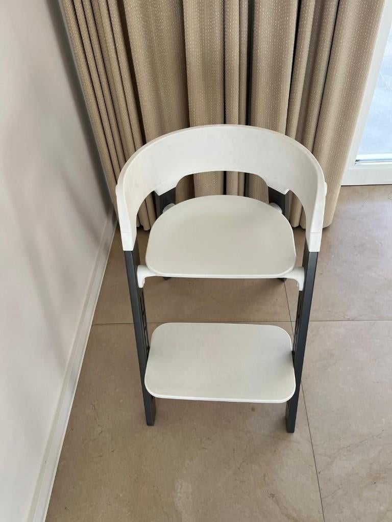 Stokke Steps kinderstoel met accessoires, Enfants & Bébés, Chaises pour enfants, Comme neuf, Chaise évolutive, Plateau amovible