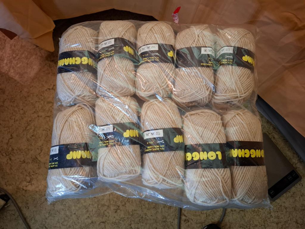 Lot 10 pelotes de laine beige, Enlèvement ou Envoi, Neuf, Tricot, Laine ou Fils
