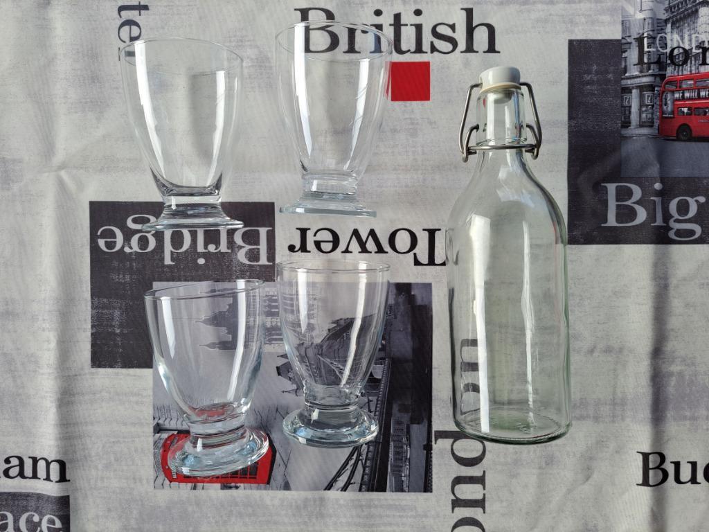 Lot de 4 verres et une bouteilles, Enlèvement, Comme neuf