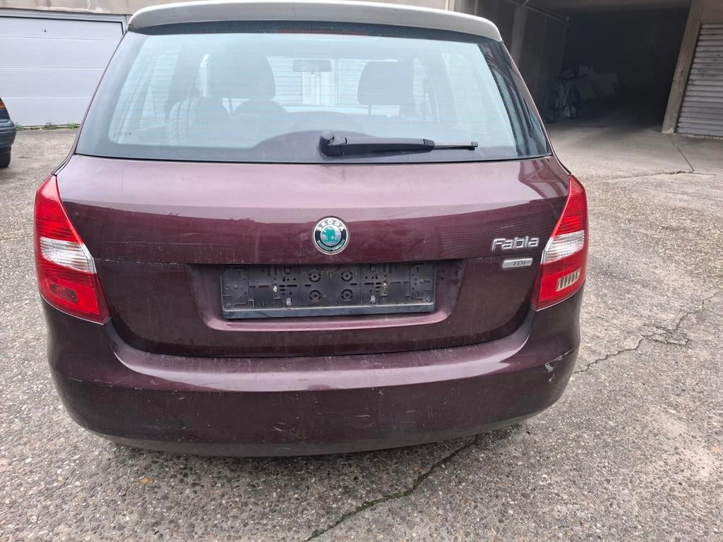 SKODA FABIA 1.2 TDI  AVEC UNE PARTIE 1 DE CARTE DE GRIS, Autos, Skoda, Euro 5, Achat, Entreprise, Boîte manuelle