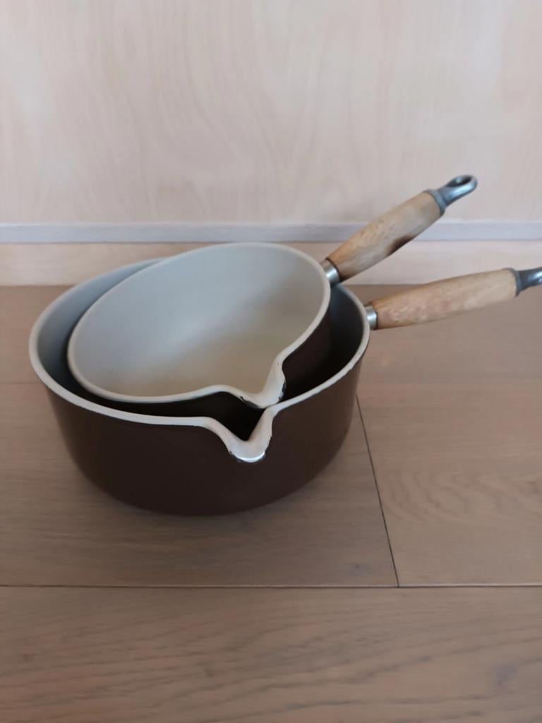 2 casseroles Le Creuset, Enlèvement