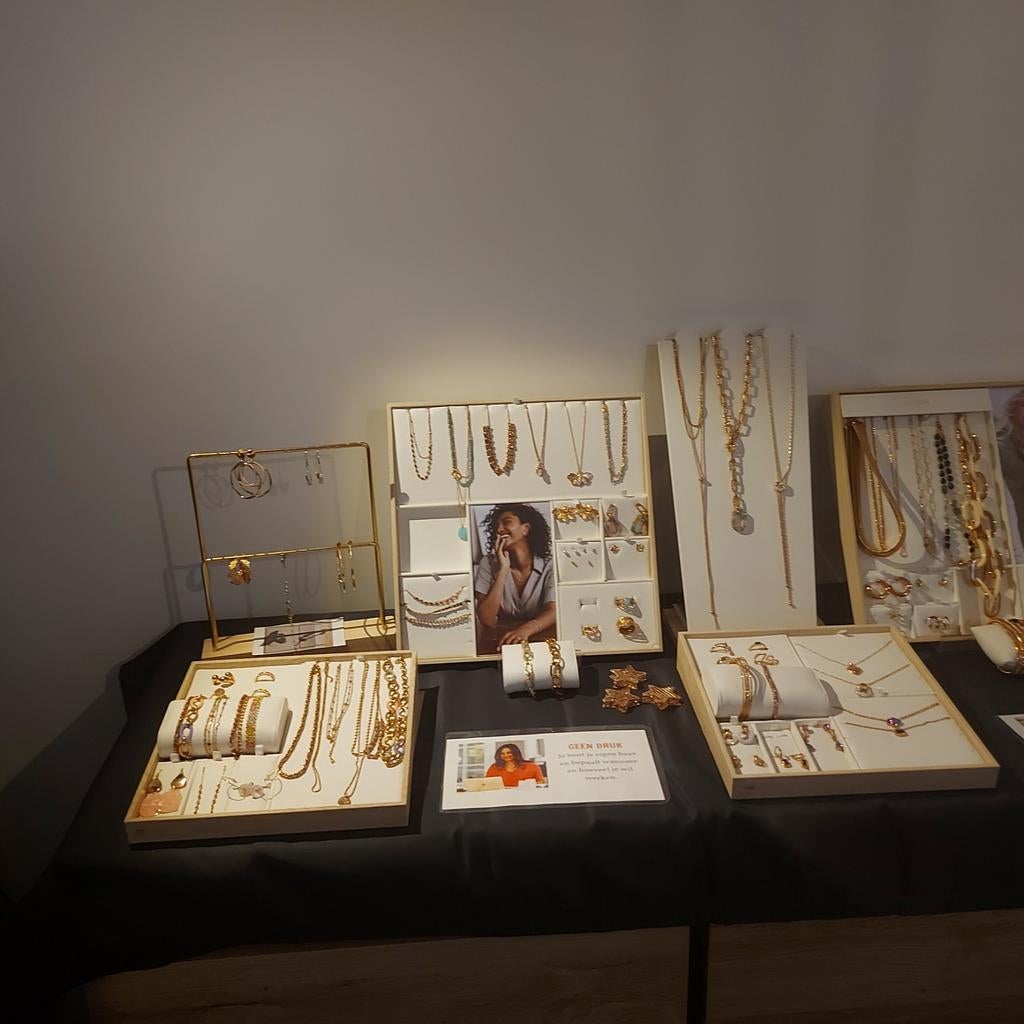 Victoria Juwelen ontdekken/kopen, Enlèvement