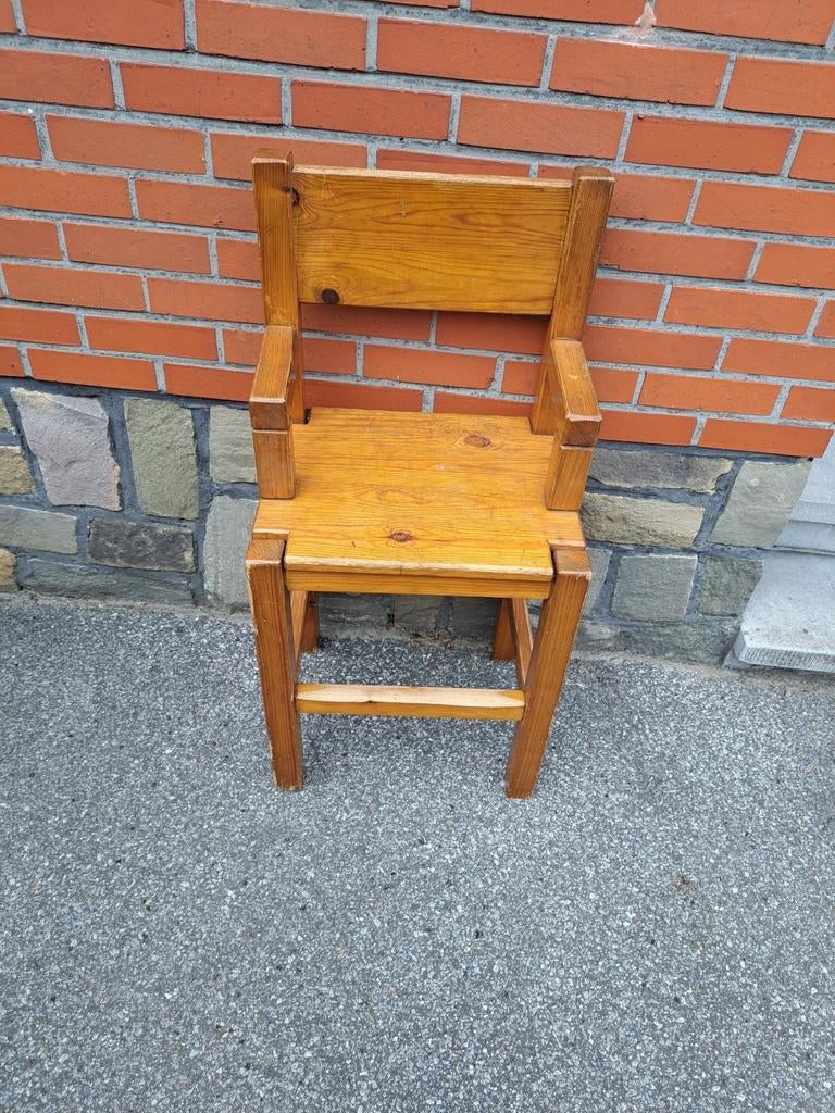 Chaise pour enfant très robuste et pratique datant d'avant 1, Antiquités & Art, Enlèvement