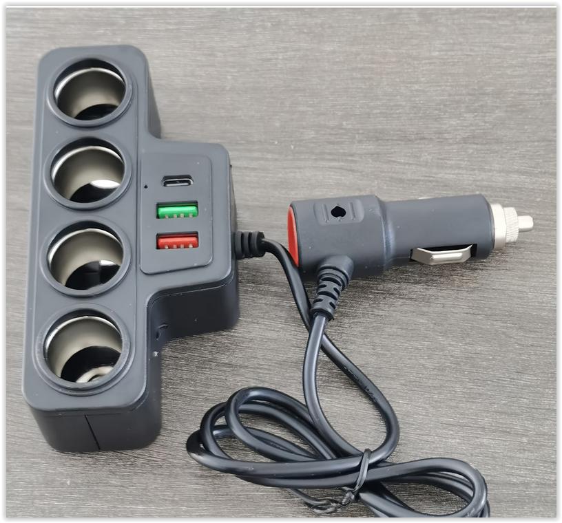 Chargeur de Voiture Multifonction 7-en-1, Équipé de 4 Pris, Télécoms, Chargeurs de voiture, Enlèvement ou Envoi, Sans fil, Neuf