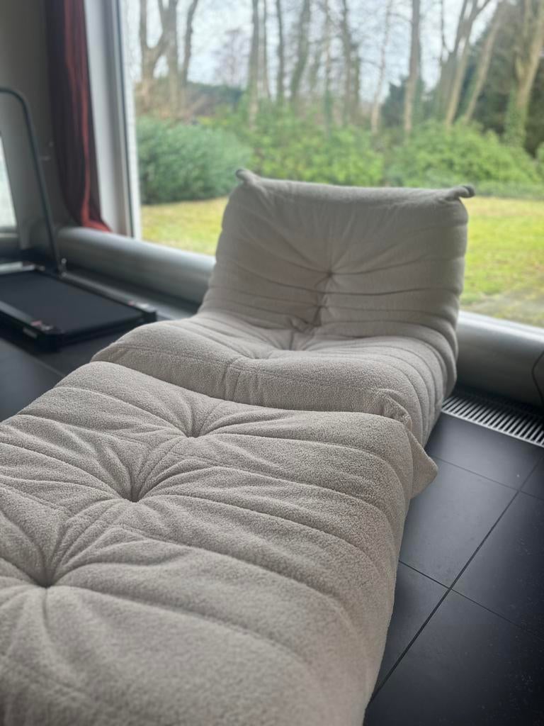 TOGO ligne roset Vintage Chair and Poef by Michel Ducaroy, Maison & Meubles, Chaises, Comme neuf, Enlèvement, Autres matériaux