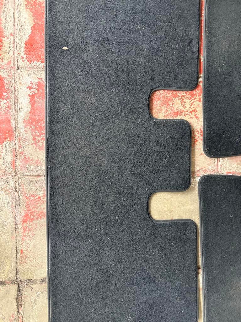 Tesla, Enlèvement, Comme neuf