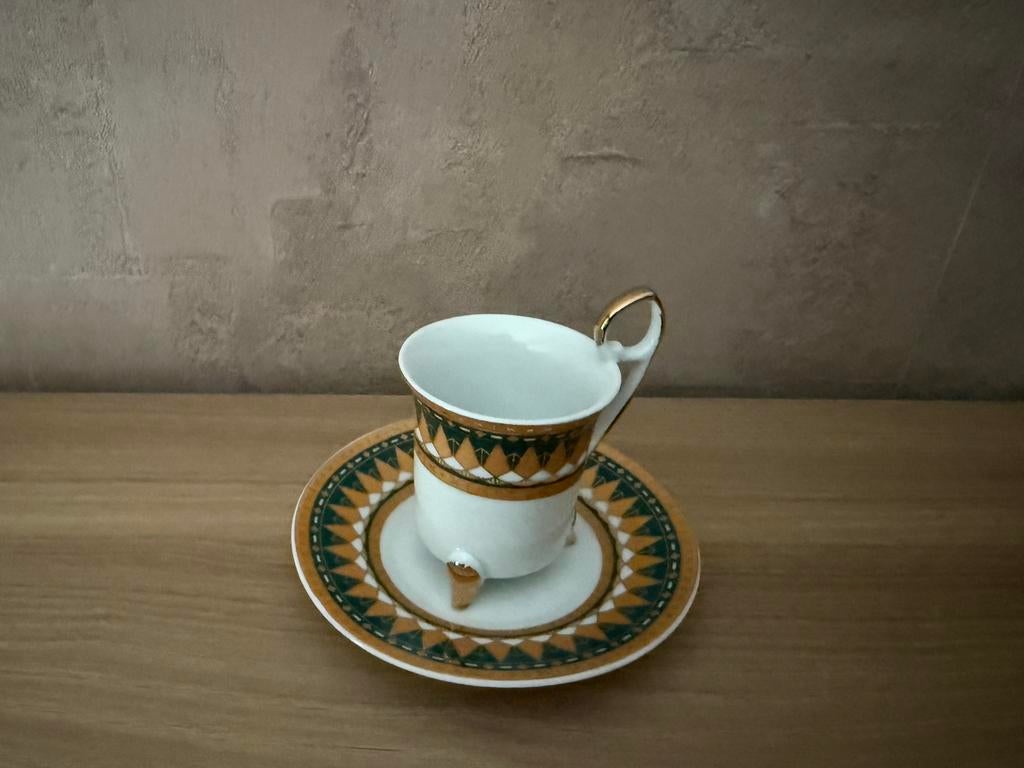 Tas met schoteltje, Ophalen